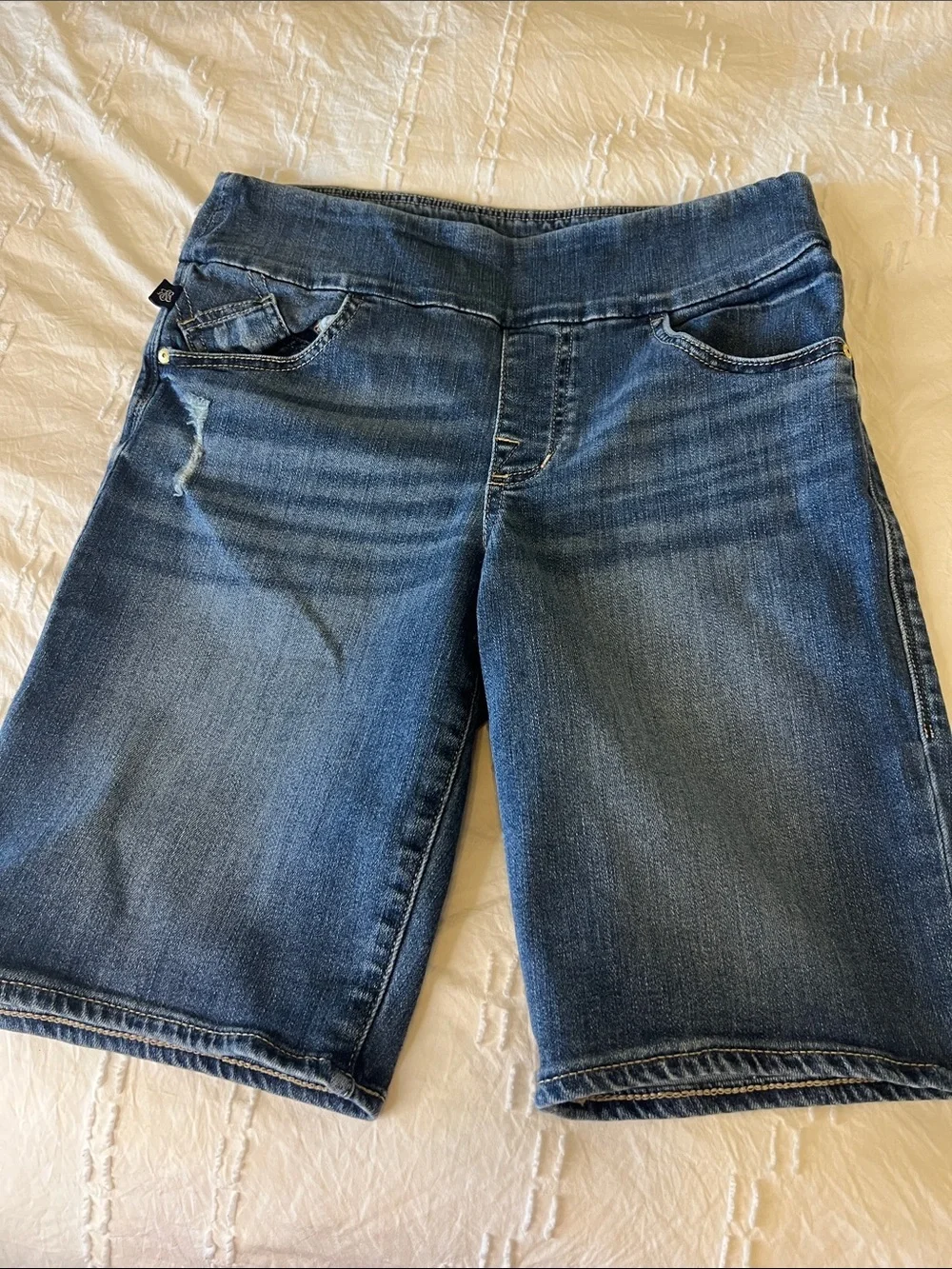 Rock & Republic Shorts Fever Pull On Denim Bermuda 10 Rx Stretchy Slimming Long